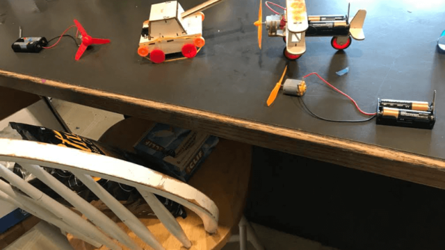 STEM kit with vehicles that move using solar or battery power