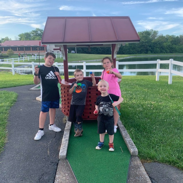I met my parents and niece & nephews for dinner at Kauffmans, and of course we had to do mini golf. "Mawk me down fo four!"